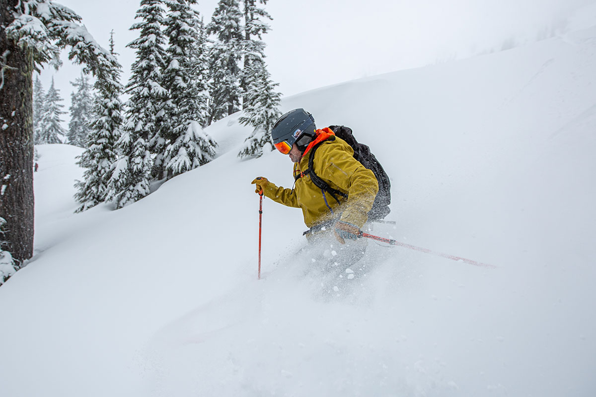 Oakley Mod 5 MIPS ski helmet (skiing in powder)